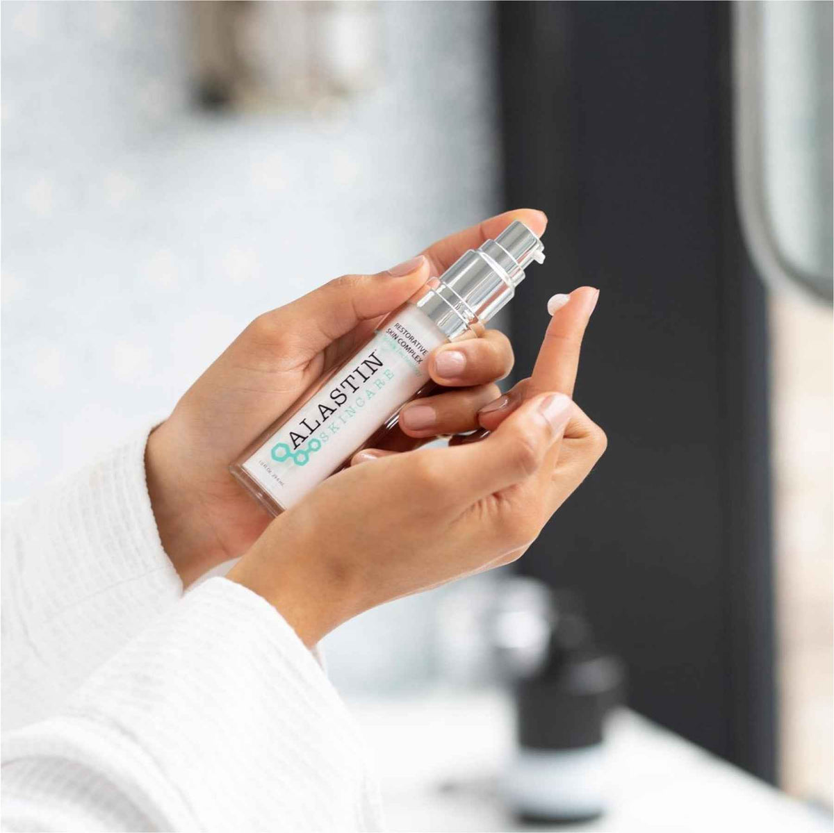 Alastin Renewing Skin Complex with TriHex Technology™ - MacroPanora