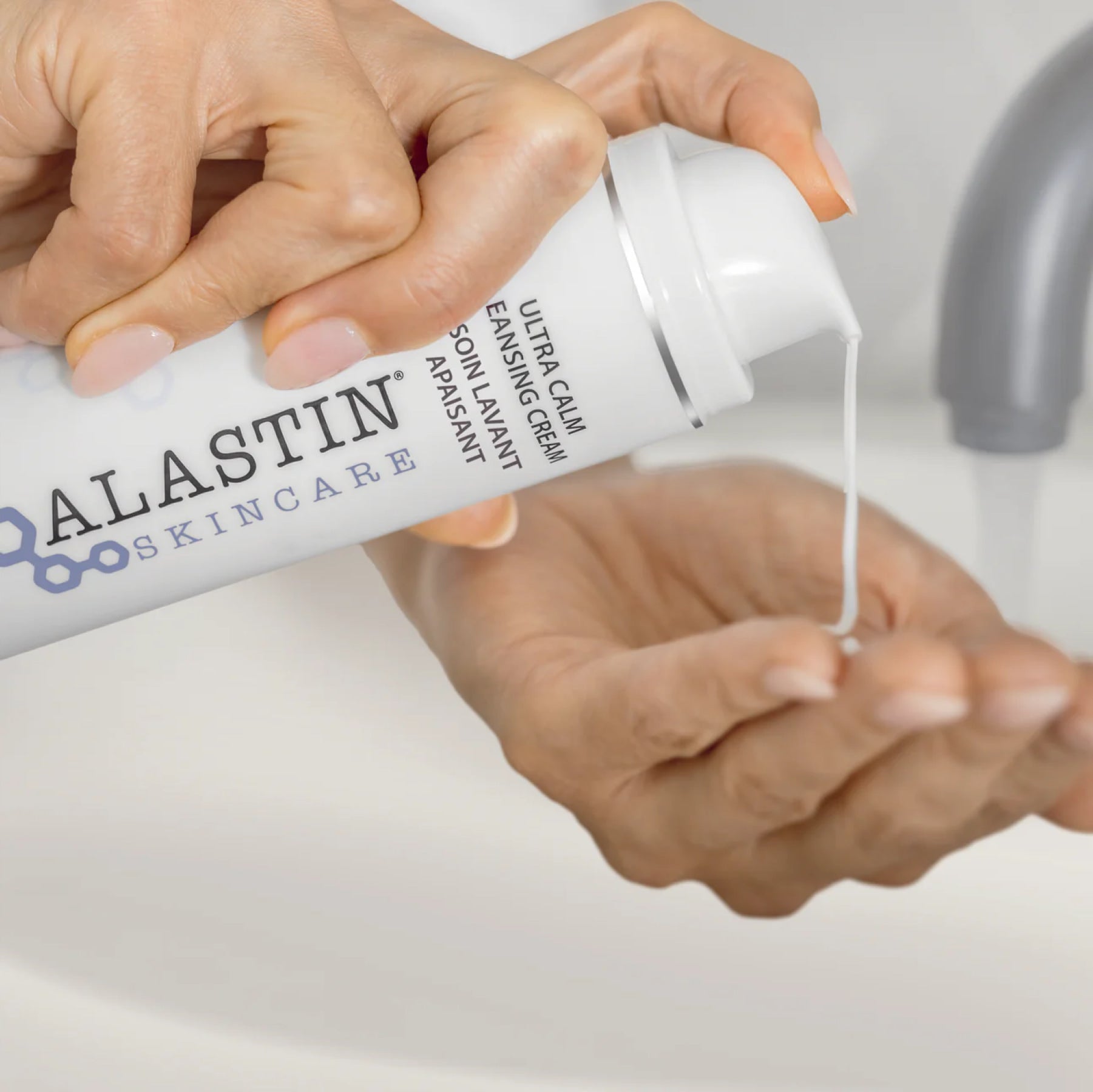 Alastin Ultra Calm Cleansing Cream - MacroPanora