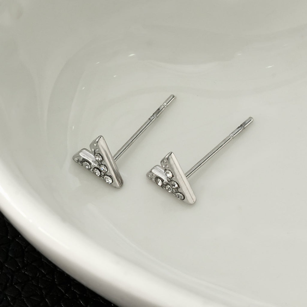 ALIVALDA Silver: 'V' Shaped Zirconia (CZ) Mini Stud Earrings - MacroPanora