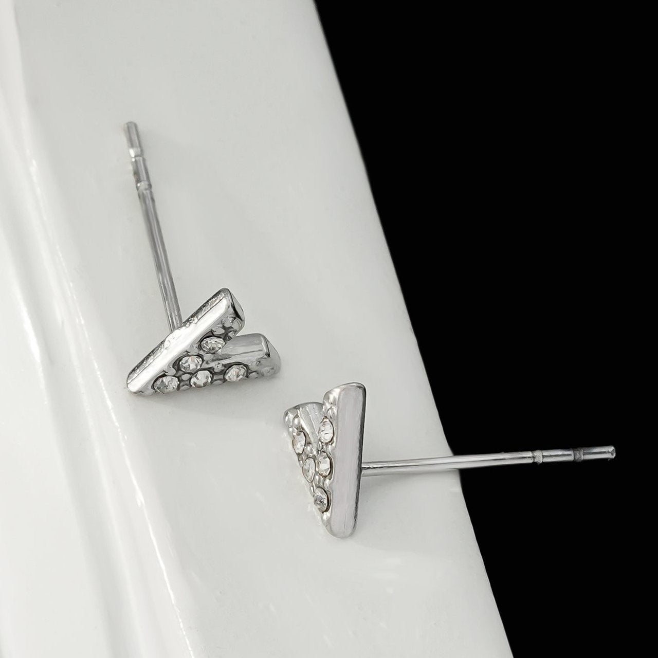 ALIVALDA Silver: 'V' Shaped Zirconia (CZ) Mini Stud Earrings - MacroPanora