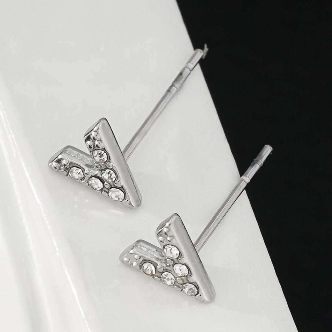 ALIVALDA Silver: 'V' Shaped Zirconia (CZ) Mini Stud Earrings - MacroPanora