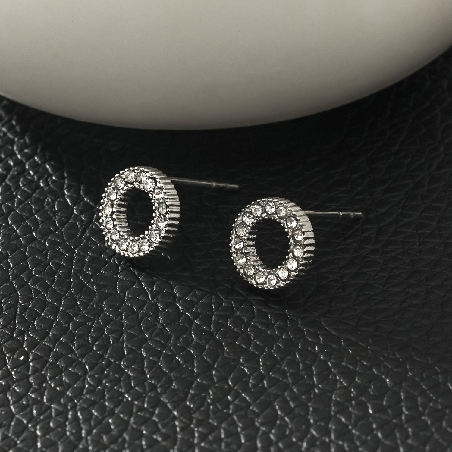 AMATOLE Silver (White Gold): Radiant Circle Mini Stud Earrings - MacroPanora