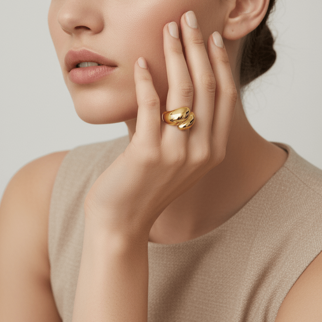 Asymmetry in Gold Ring - MacroPanora