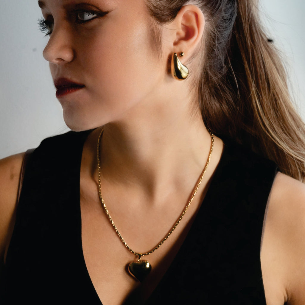 AVONTUR Gold: Statement Tear Drop Stud Earrings - MacroPanora