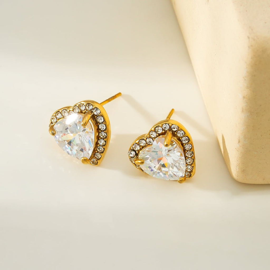 BANRAK Gold: Shimmering Heart Shaped Moissanite & Zirconia (CZ) Embedded Stud Earrings - MacroPanora