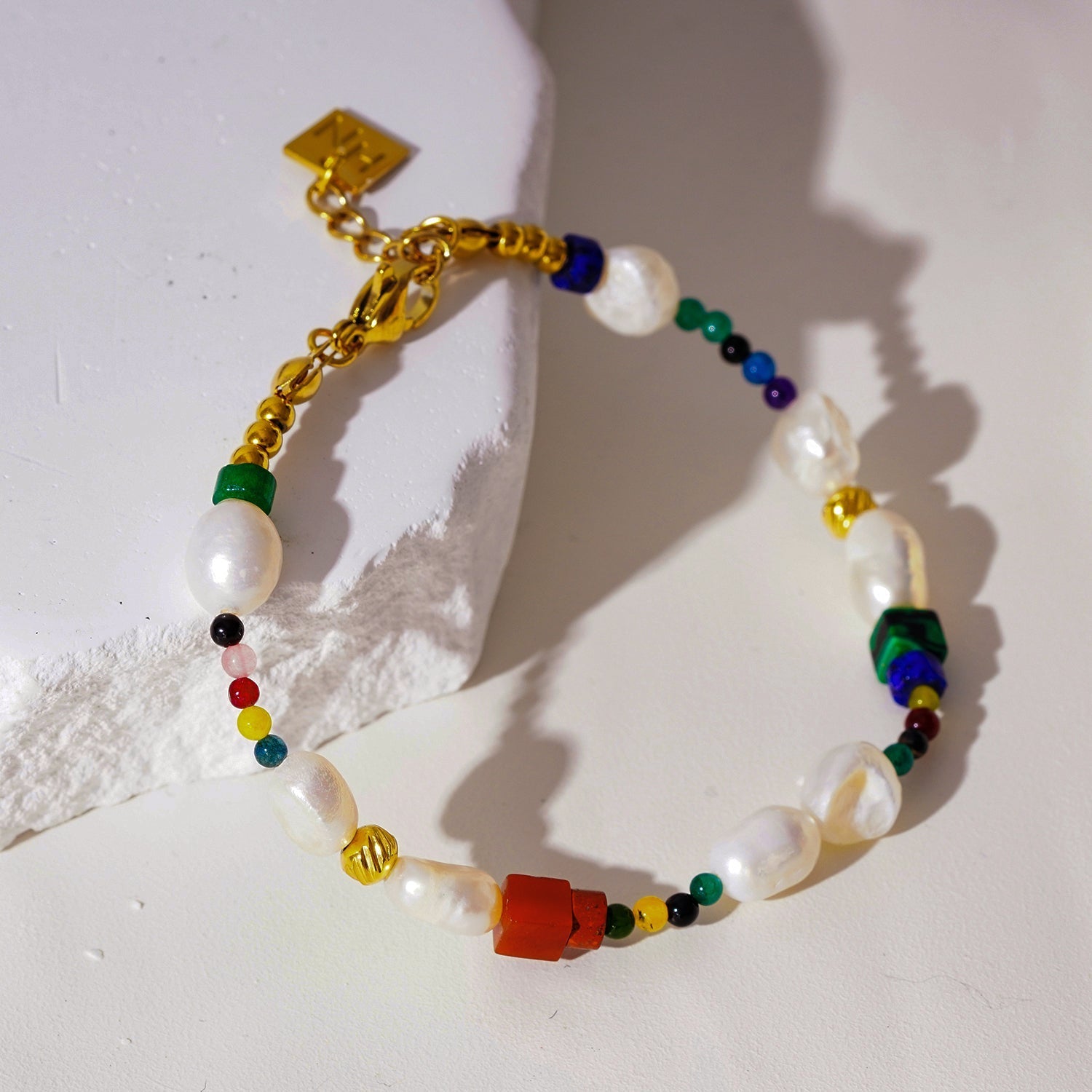 BANYANA: Paradise Found - Colourful Bracelet with Gold Beads, Natural Stones, and Freshwater Pearls - MacroPanora