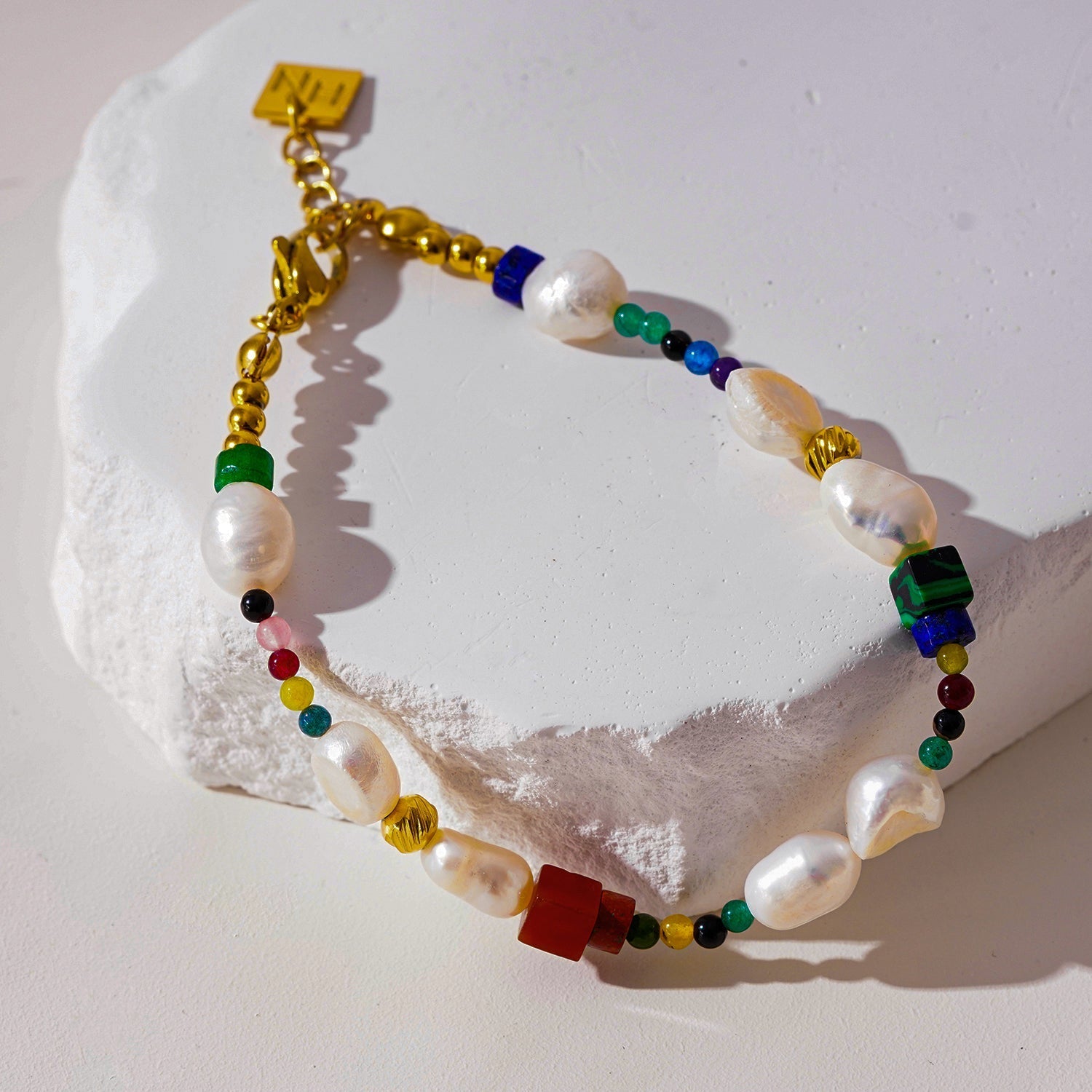 BANYANA: Paradise Found - Colourful Bracelet with Gold Beads, Natural Stones, and Freshwater Pearls - MacroPanora