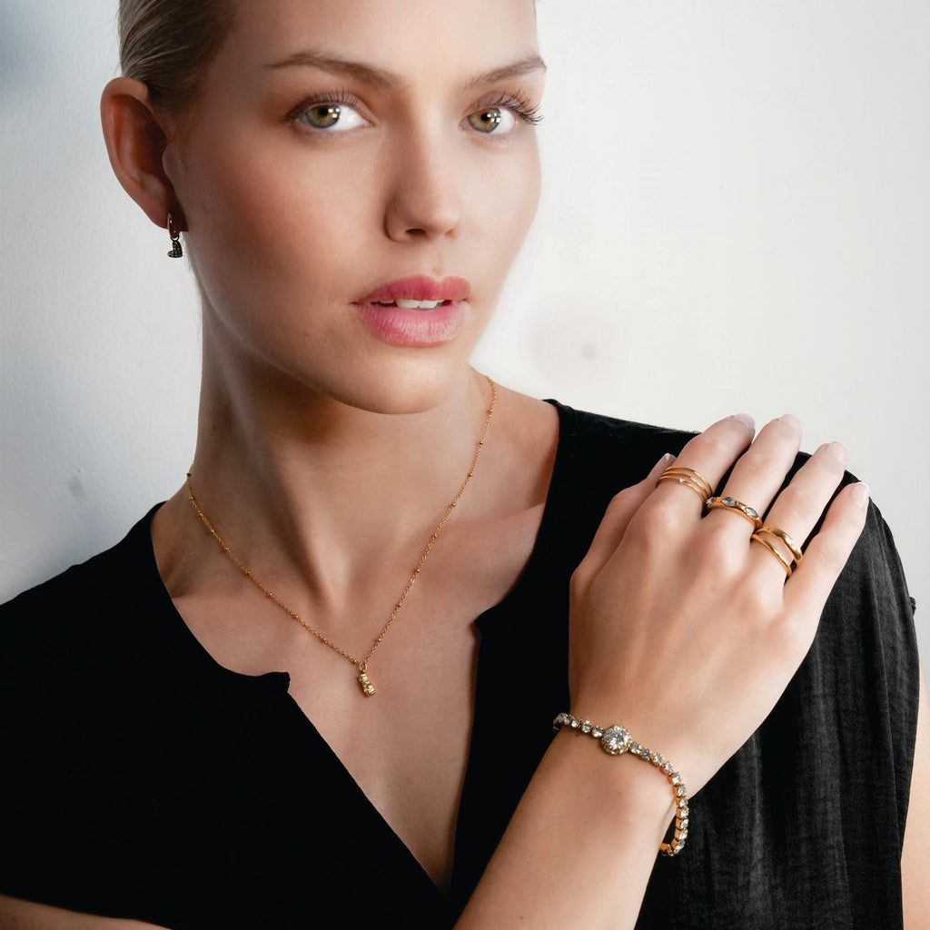 BEREA Gold: Tennis Bracelet with Large Zirconia (CZ) Centrepiece – Timeless Elegance for Every Occasion - MacroPanora