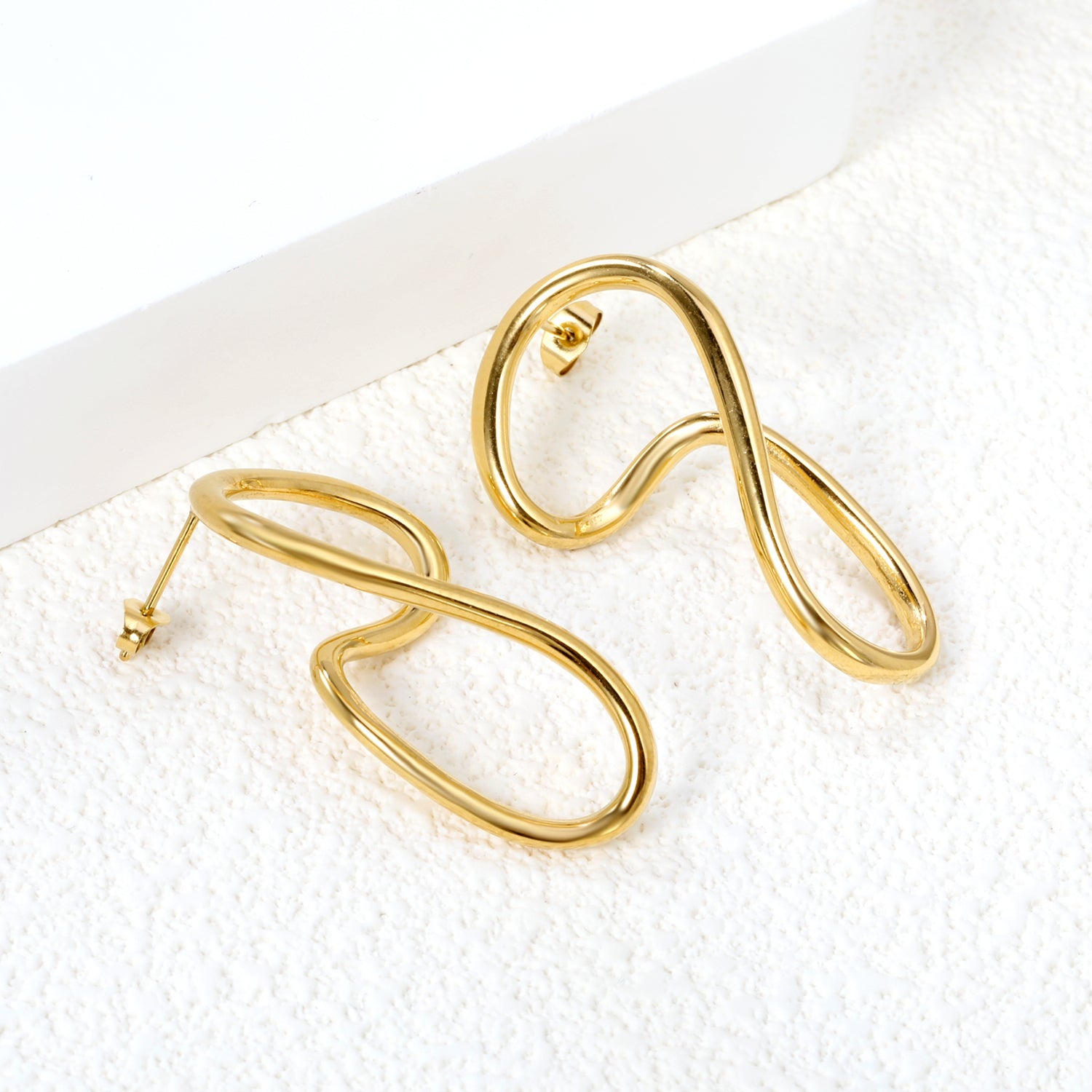 Chic Curved Hoop Earrings - MacroPanora