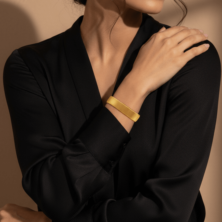 Classic Gold Bangle - MacroPanora
