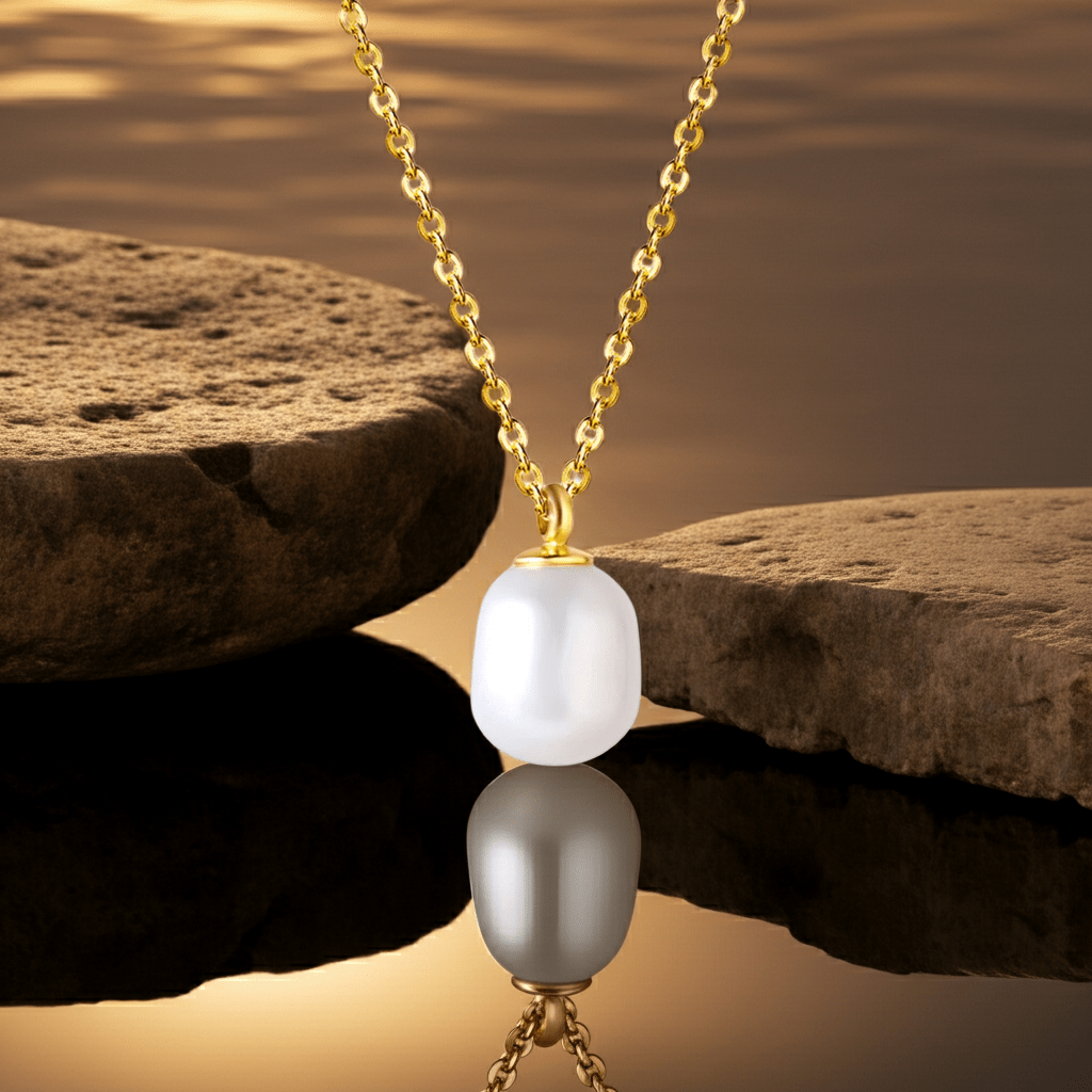 Classic Pearl Pendant - MacroPanora