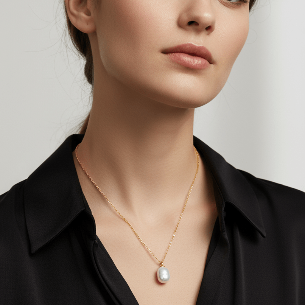 Classic Pearl Pendant - MacroPanora