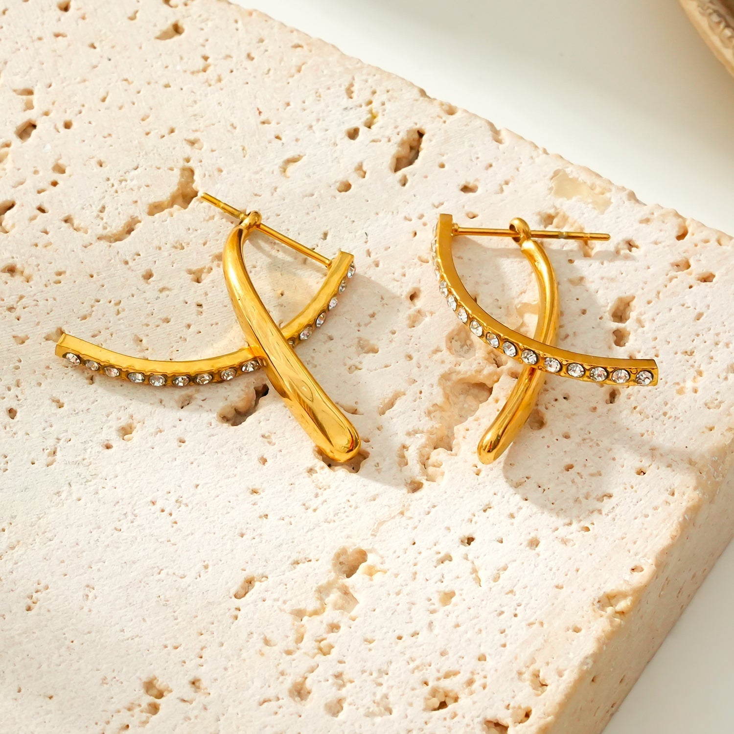 CREEDA Gold: Avant - Garde Shaped Detachable Hoop Earrings with Zirconia Gemstones - MacroPanora