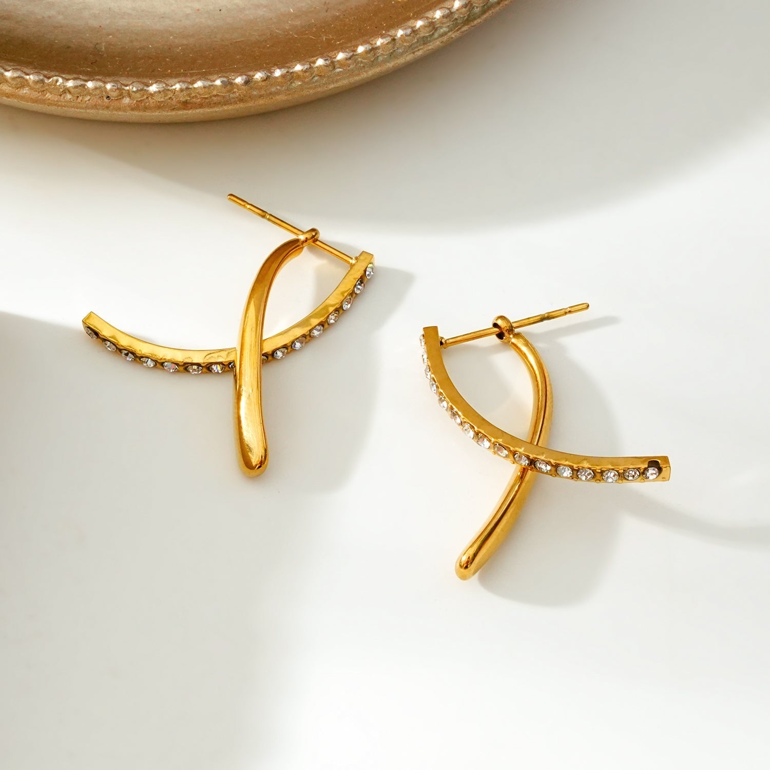CREEDA Gold: Avant - Garde Shaped Detachable Hoop Earrings with Zirconia Gemstones - MacroPanora