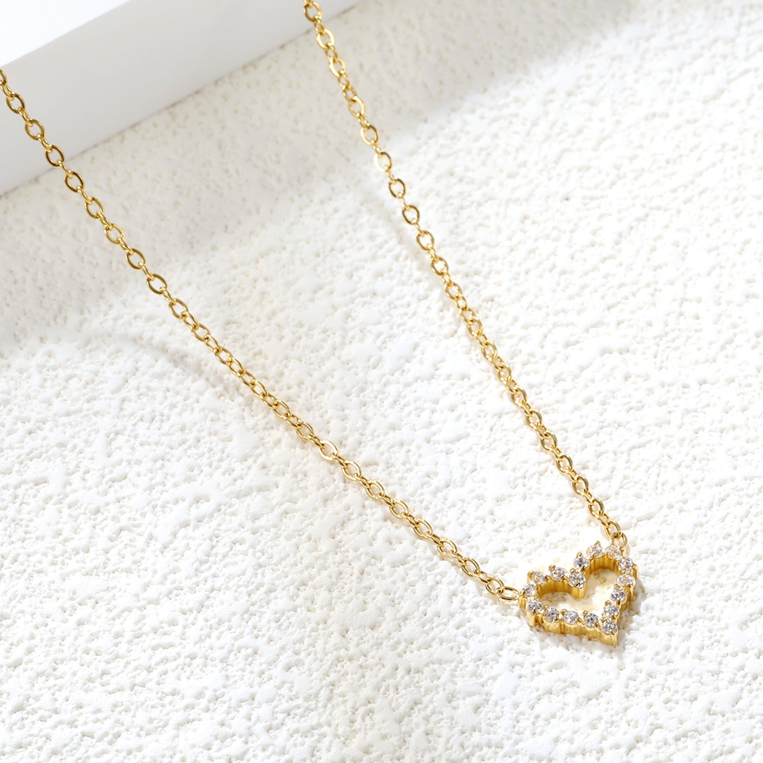 Diamond Edge Heart Pendant Necklace - MacroPanora