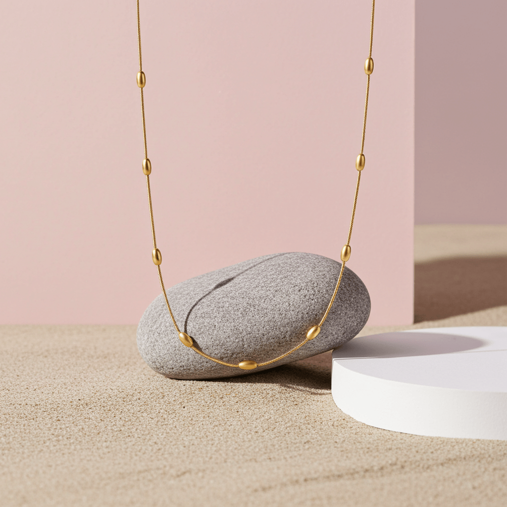 Eleven Pearls Necklace - MacroPanora