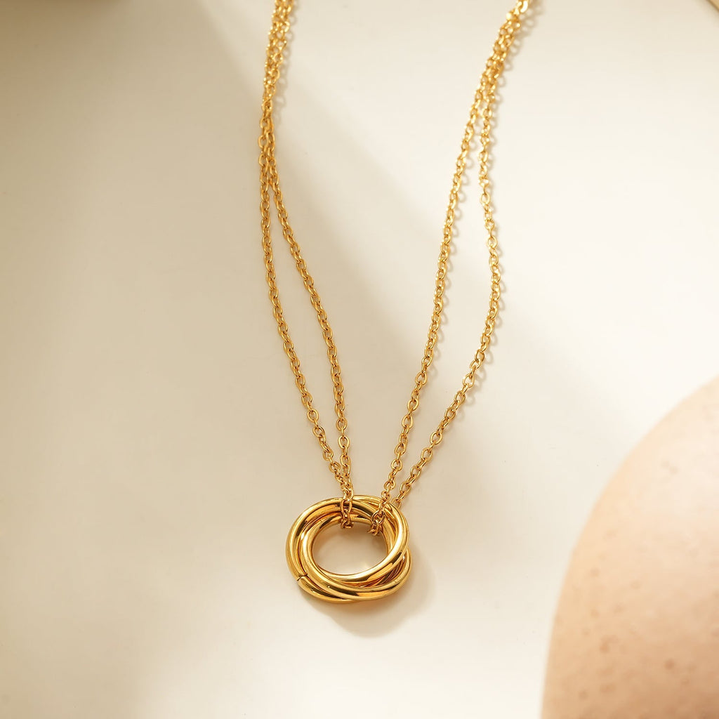 ELVIRA Gold: Double Chain Dainty Necklace with Intertwined 3 - Ring Pendant – Symbol of Love, Unity & Eternity - MacroPanora