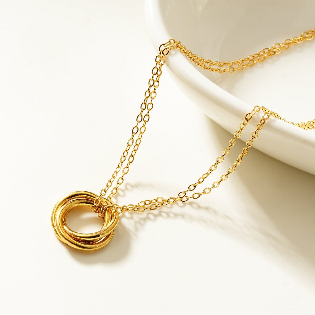 ELVIRA Gold: Double Chain Dainty Necklace with Intertwined 3 - Ring Pendant – Symbol of Love, Unity & Eternity - MacroPanora
