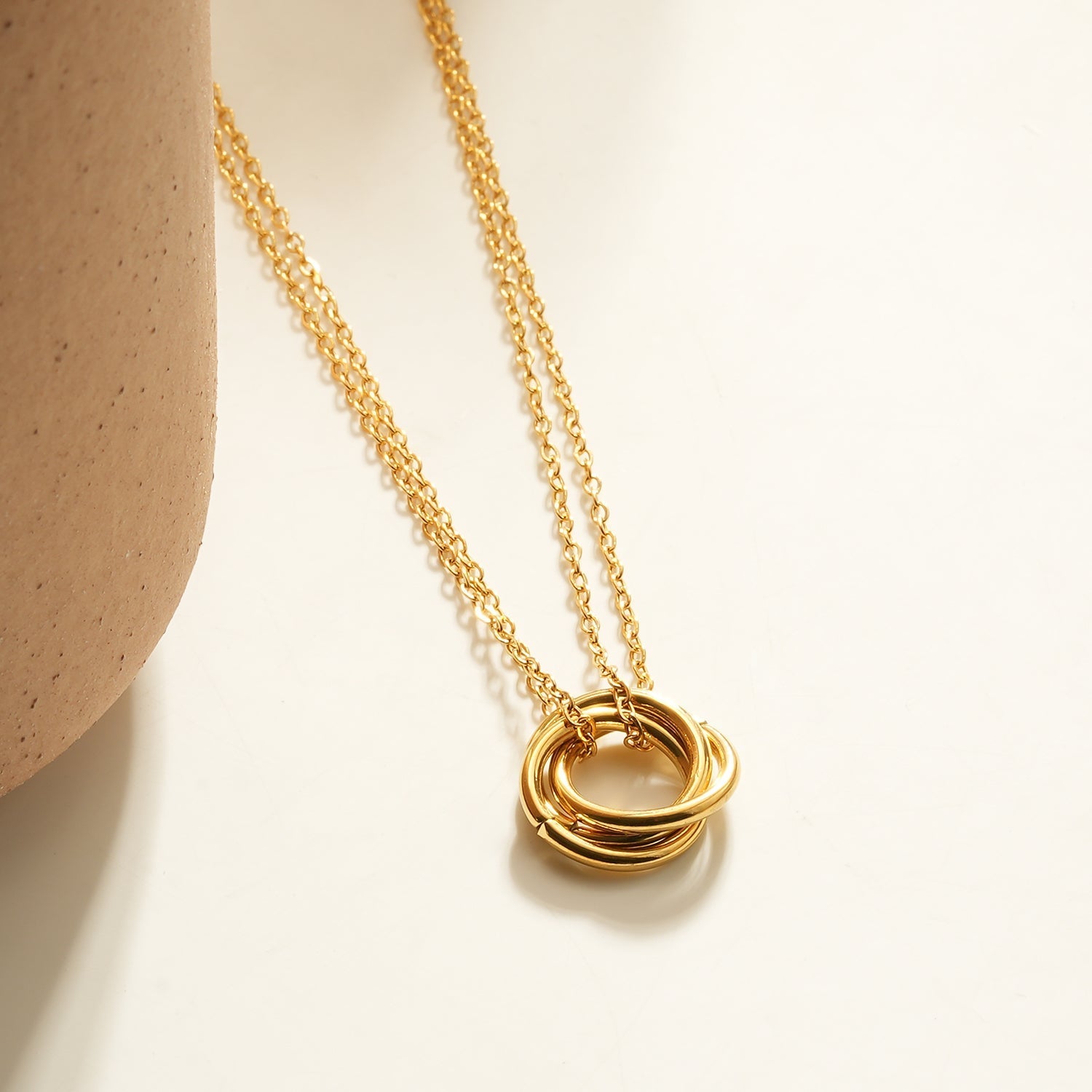 ELVIRA Gold: Double Chain Dainty Necklace with Intertwined 3 - Ring Pendant – Symbol of Love, Unity & Eternity - MacroPanora