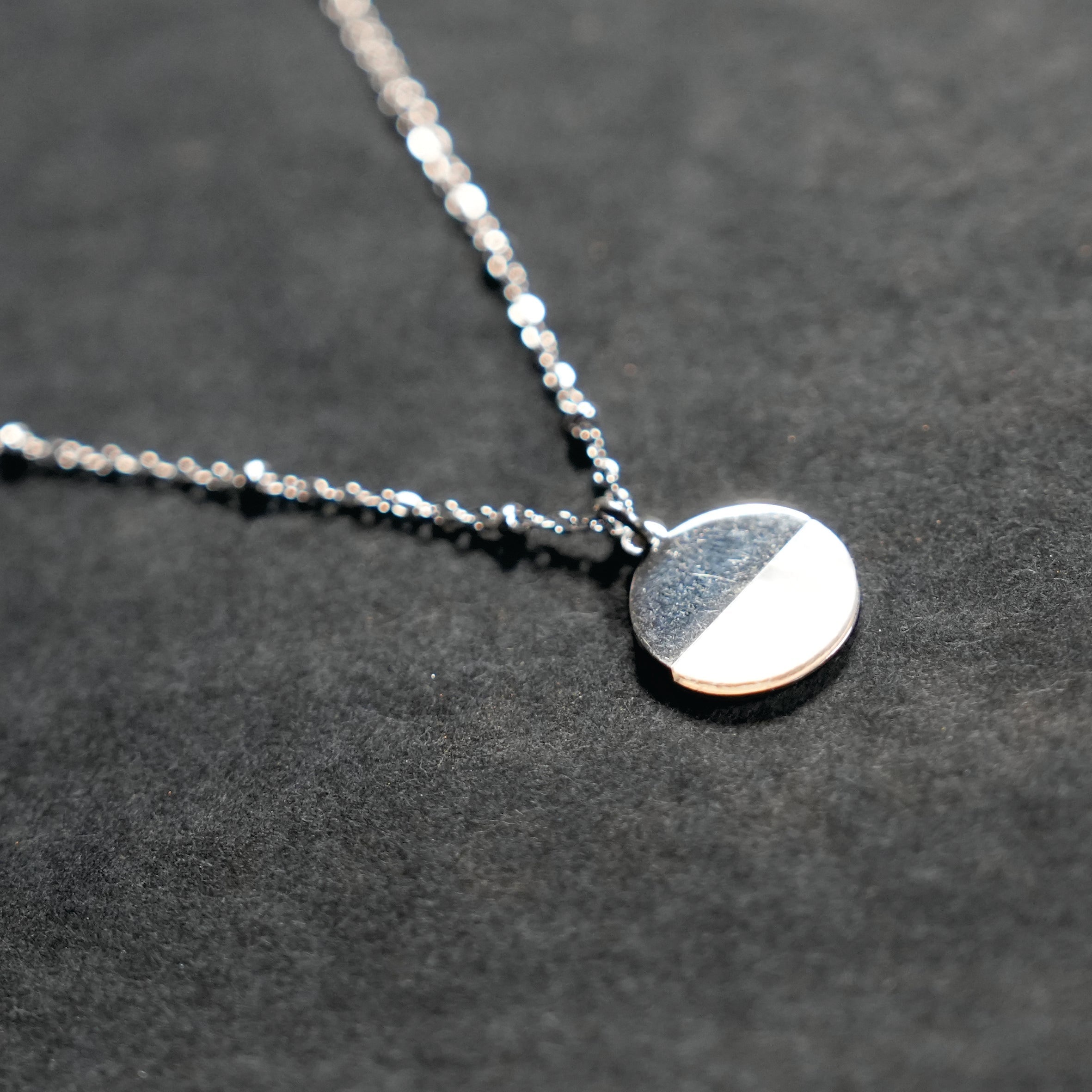 EMERSYN Silver (White Gold): Minimalist Metal & Shell Circle Pendant Necklace - MacroPanora