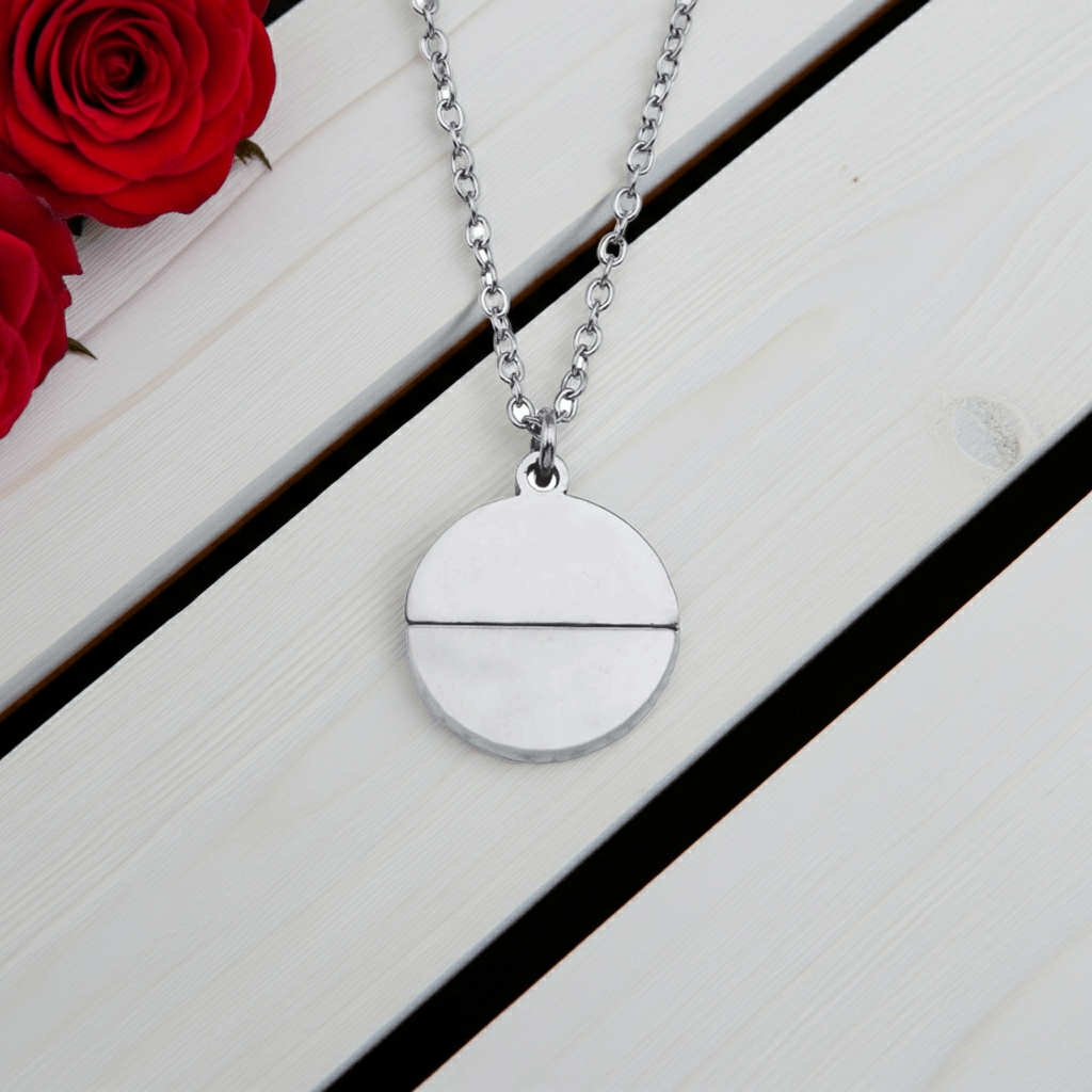 EMERSYN Silver (White Gold): Minimalist Metal & Shell Circle Pendant Necklace - MacroPanora