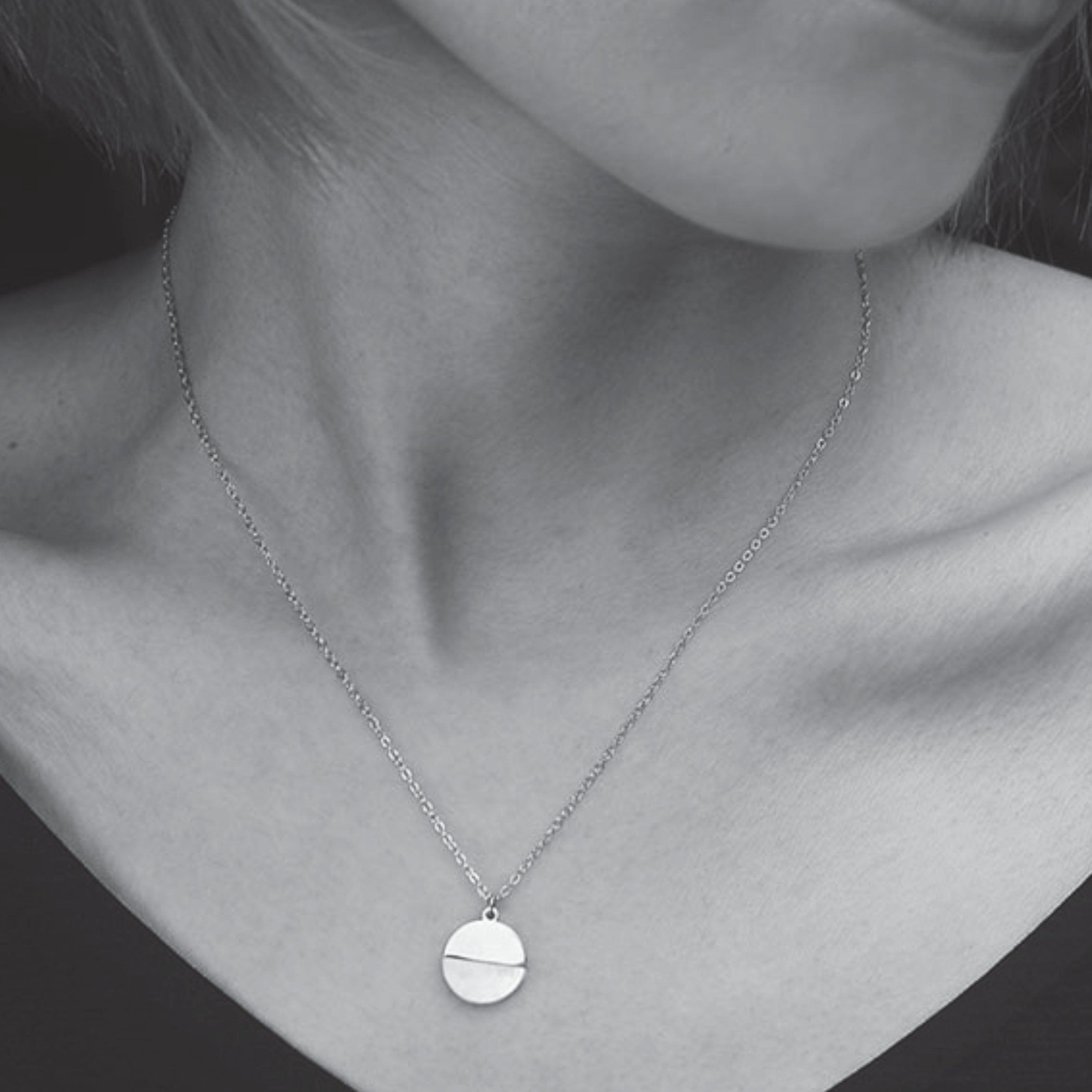 EMERSYN Silver (White Gold): Minimalist Metal & Shell Circle Pendant Necklace - MacroPanora