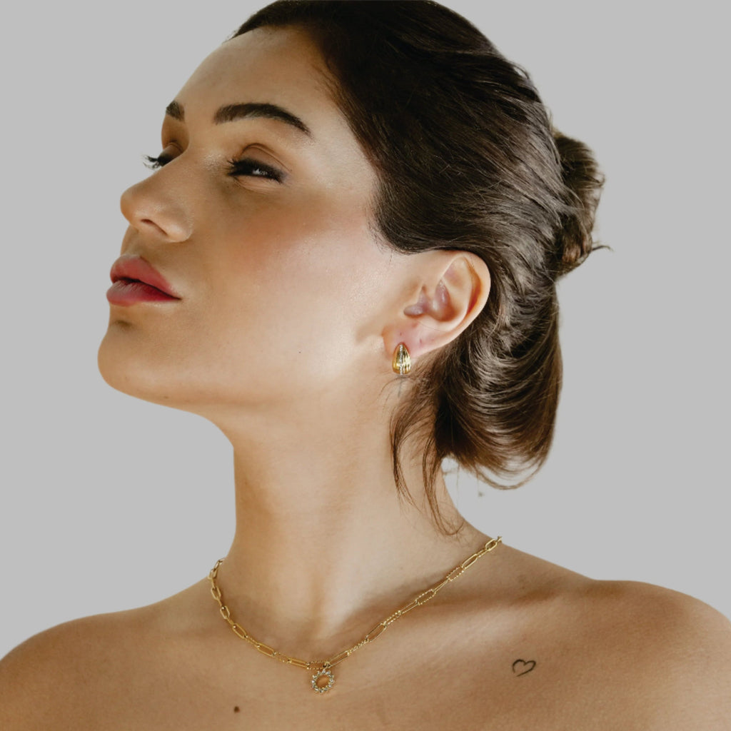 FERNDALE Gold: Stud Earrings with Textured Lines Highlighted with a Pavé Zirconia (CZ) Middle Row - MacroPanora