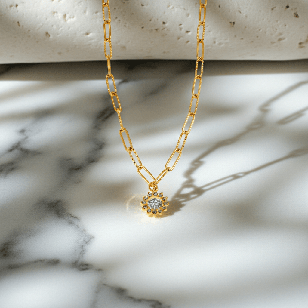 FRETTA: Radiant Star Shaped Pendant Zirconia Paper-Clip Chain Necklace in Gold. - MacroPanora