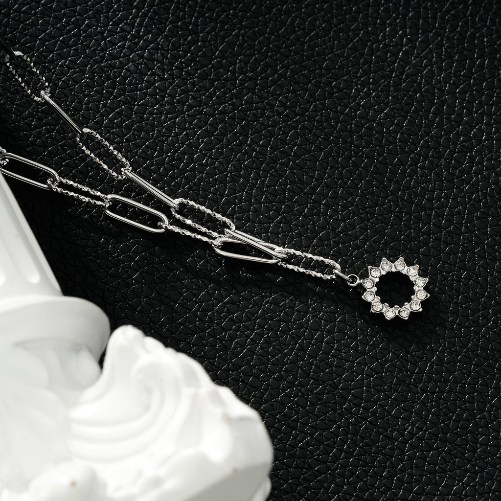 FRETTA: Radiant Star Shaped Pendant Zirconia Paper - Clip Chain Necklace in White Gold (Silver Toned) - MacroPanora