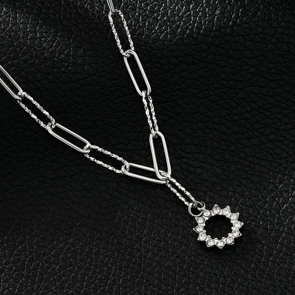 FRETTA: Radiant Star Shaped Pendant Zirconia Paper - Clip Chain Necklace in White Gold (Silver Toned) - MacroPanora