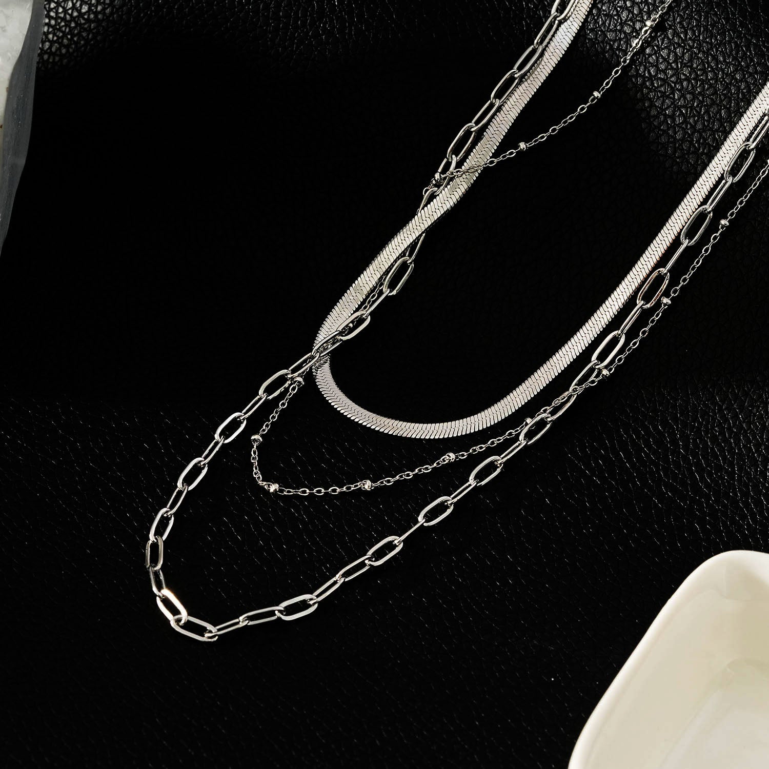 GEILNAR: Triple Layer Mixed - Chain Necklace in Silver - MacroPanora
