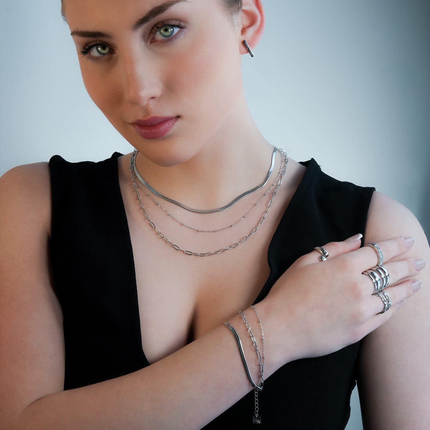 GEILNAR: Triple Layer Mixed - Chain Necklace in Silver - MacroPanora