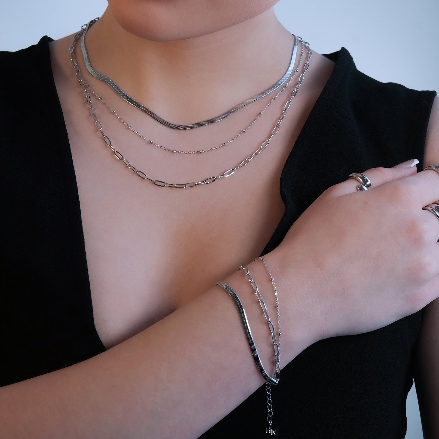 GEILNAR: Triple Layer Mixed - Chain Necklace in Silver - MacroPanora