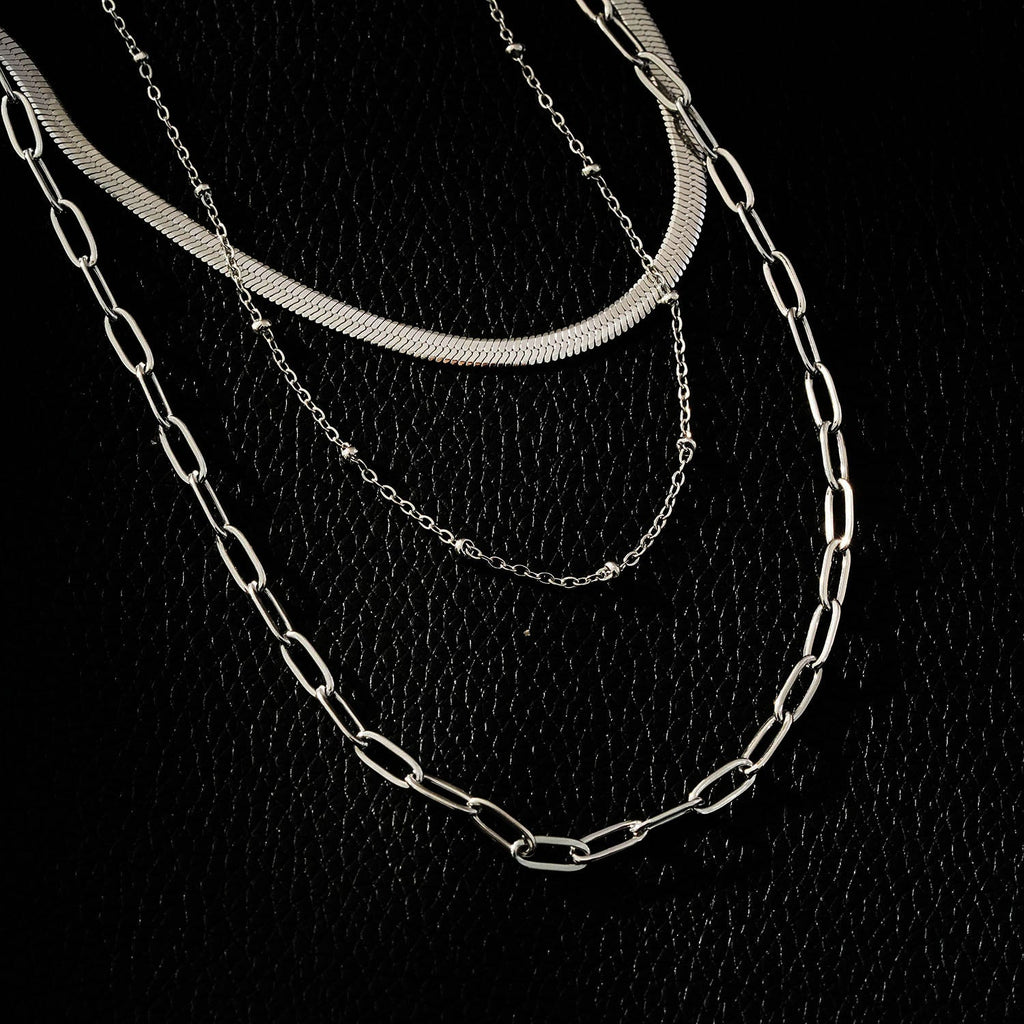 GEILNAR: Triple Layer Mixed - Chain Necklace in Silver - MacroPanora