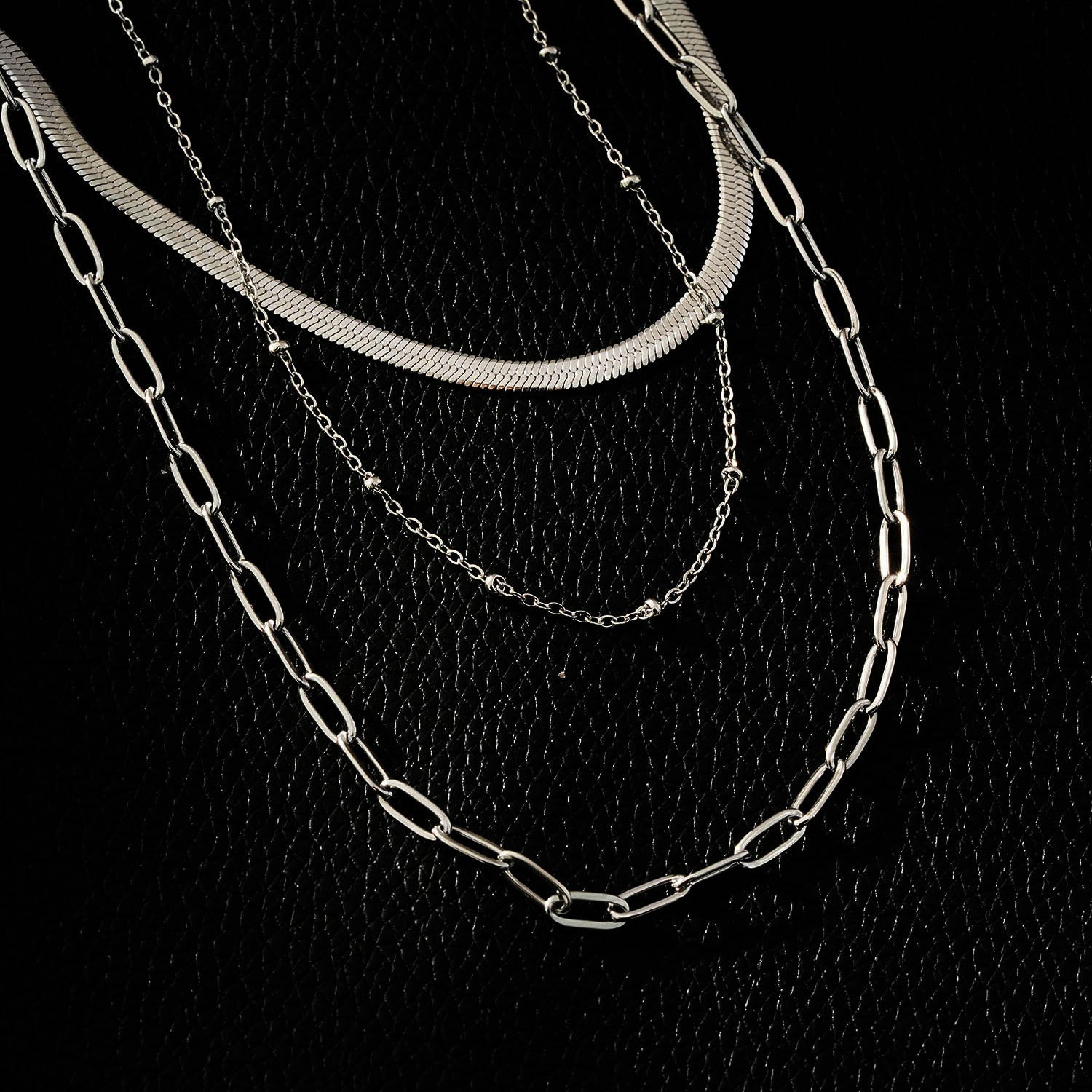 GEILNAR: Triple Layer Mixed - Chain Necklace in Silver - MacroPanora
