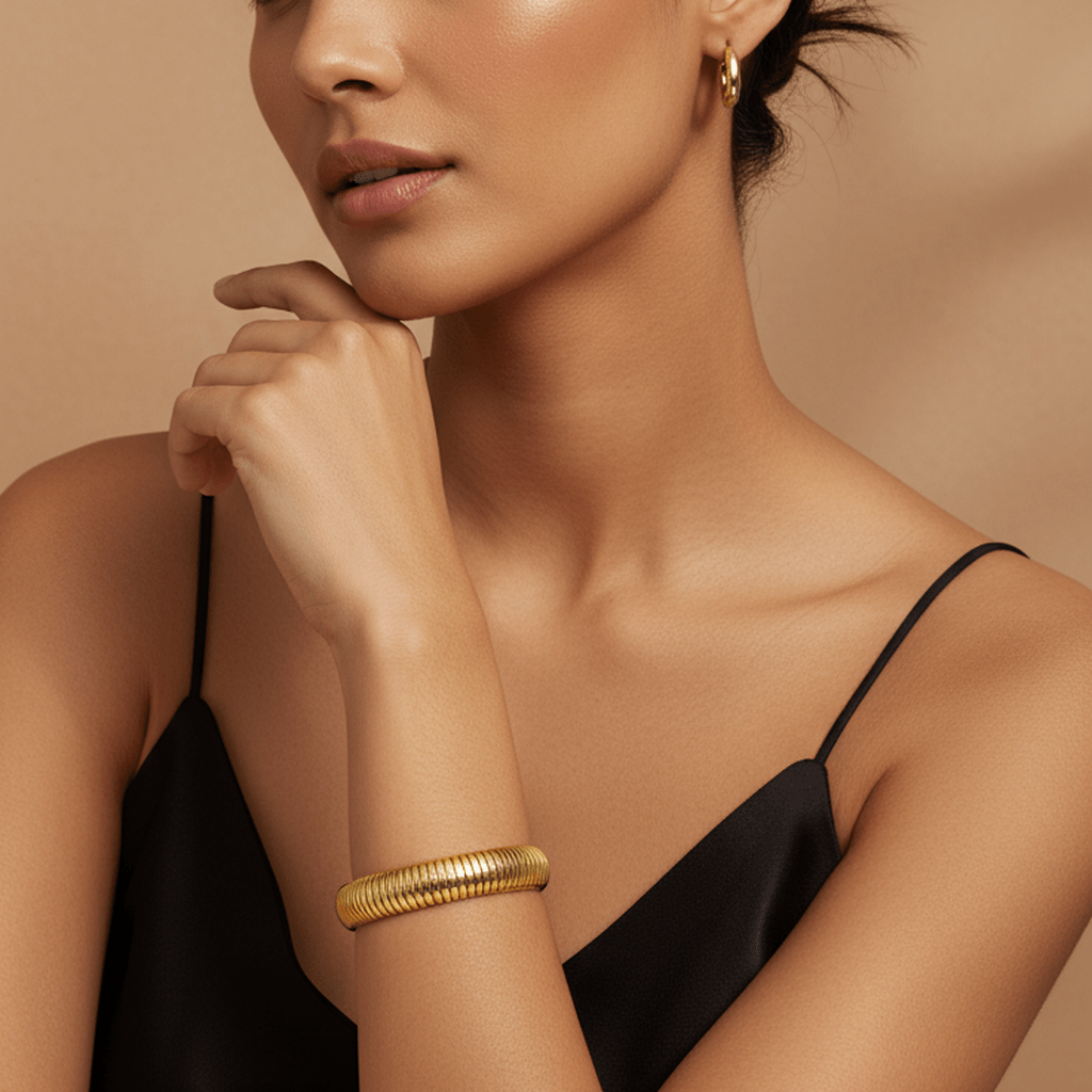 Gilded Grace Stretch Bangle - MacroPanora