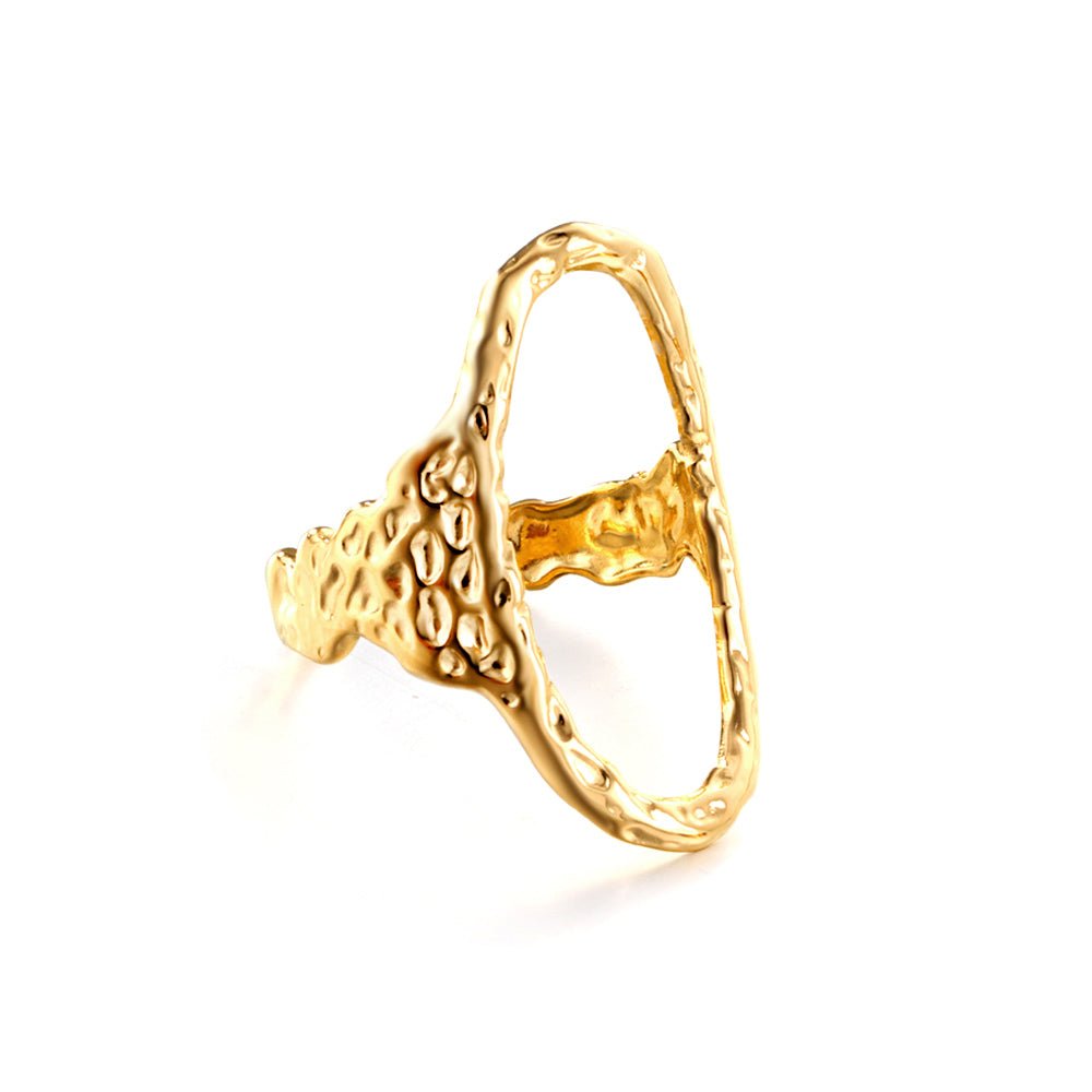 Golden Oval Statement Ring - MacroPanora