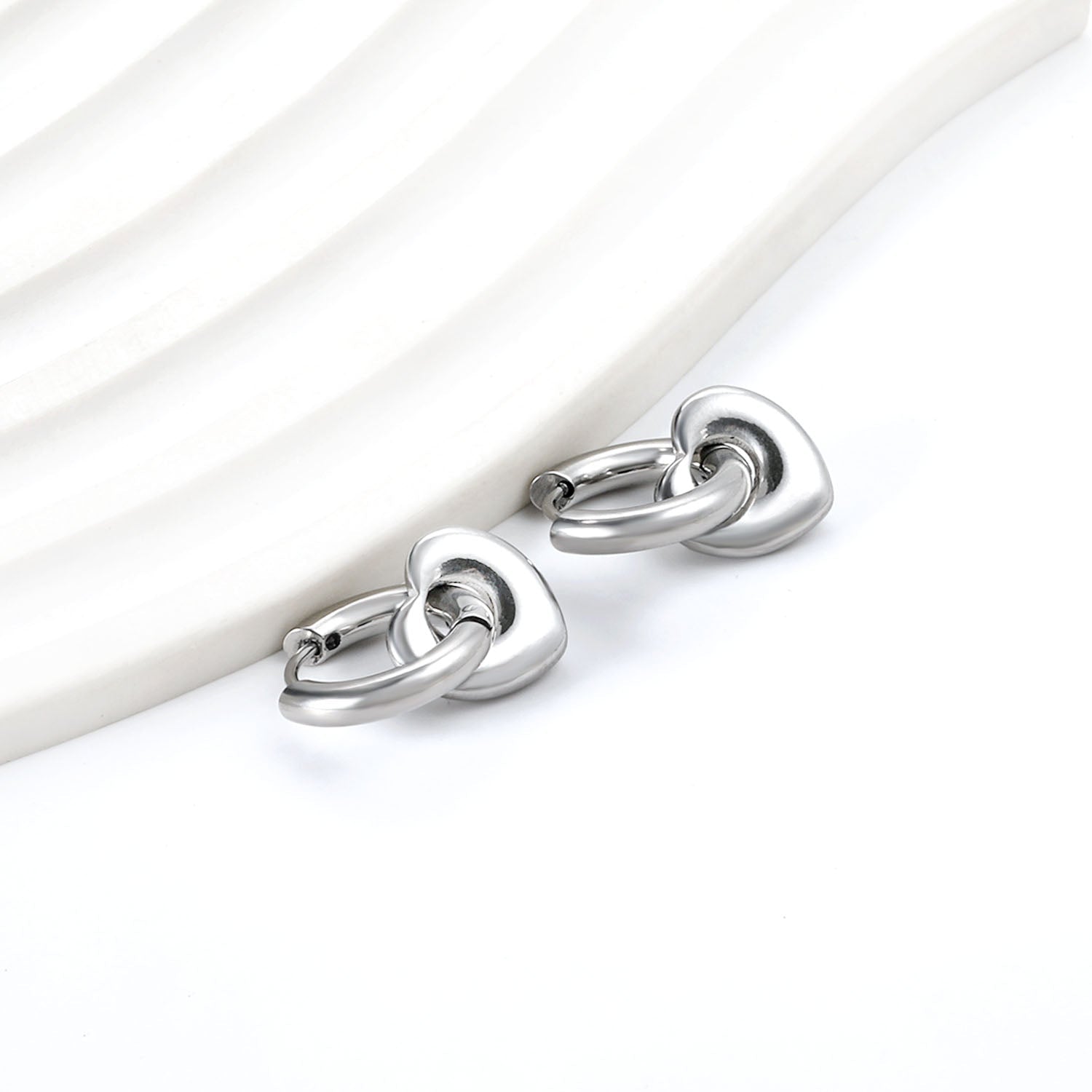 Heartfelt Circle Charm Earrings - MacroPanora