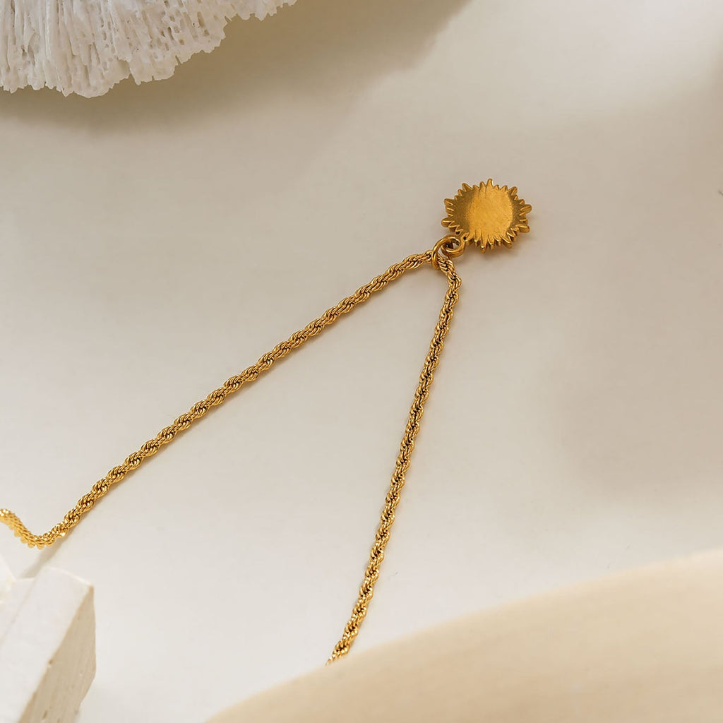 ISA Gold: Rope Chain Necklace with Pavé Zirconia Radiant Sun Pendant - MacroPanora