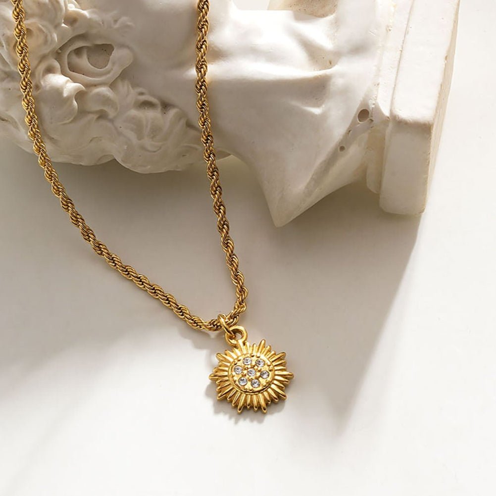 ISA Gold: Rope Chain Necklace with Pavé Zirconia Radiant Sun Pendant - MacroPanora