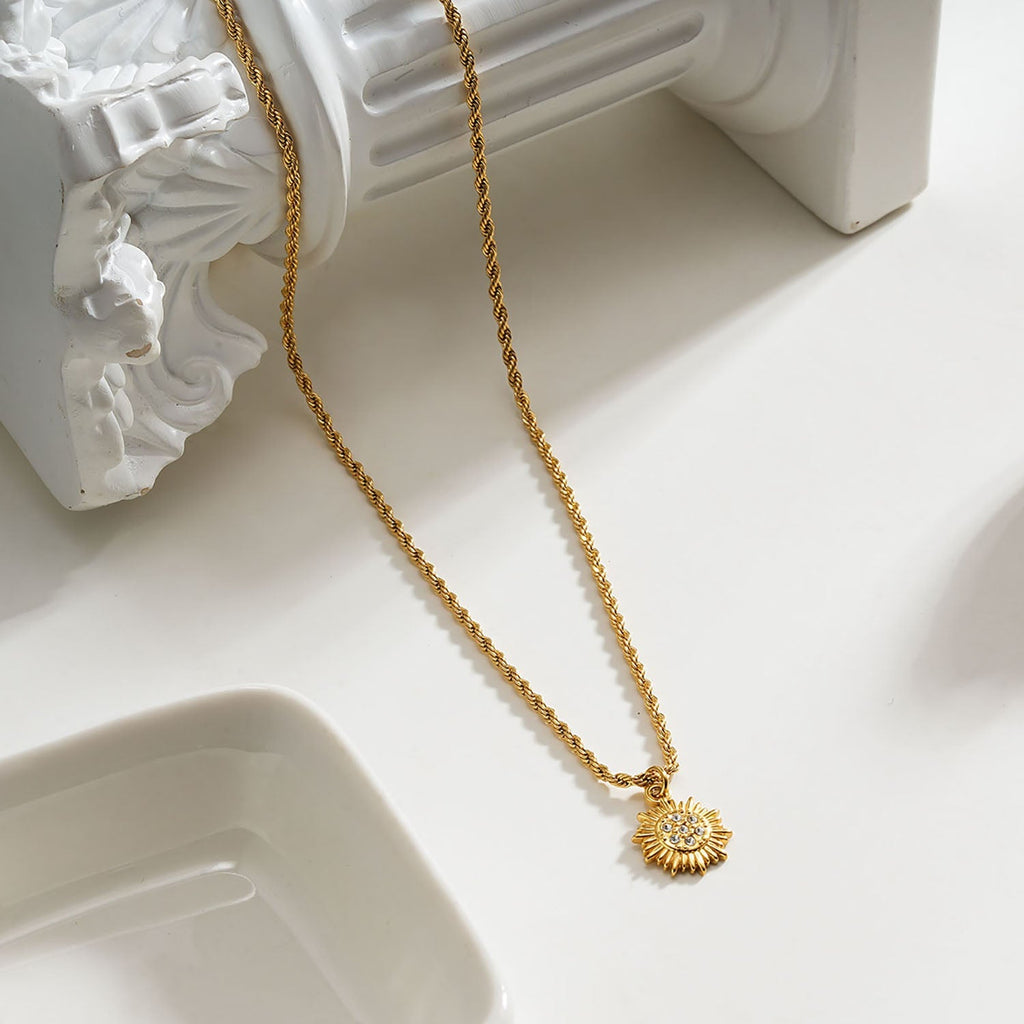 ISA Gold: Rope Chain Necklace with Pavé Zirconia Radiant Sun Pendant - MacroPanora