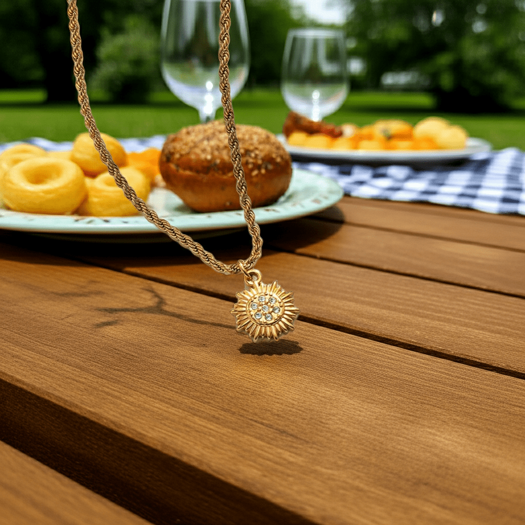 ISA Gold: Rope Chain Necklace with Pavé Zirconia Radiant Sun Pendant - MacroPanora