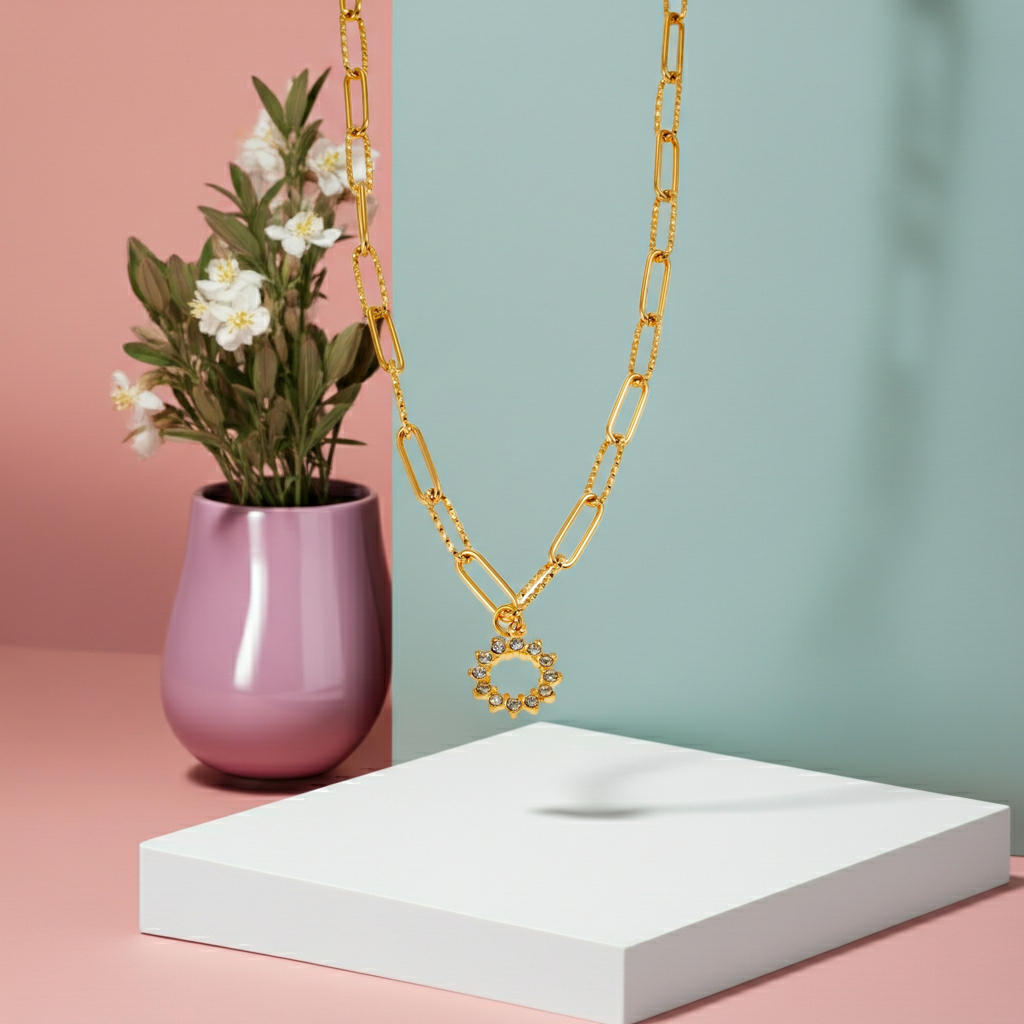 FRETTA: Radiant Star Shaped Pendant Zirconia Paper-Clip Chain Necklace in Gold.
