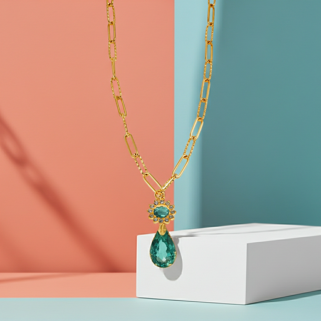 FRETTA: Radiant Star Shaped Pendant Zirconia Paper-Clip Chain Necklace in Gold.