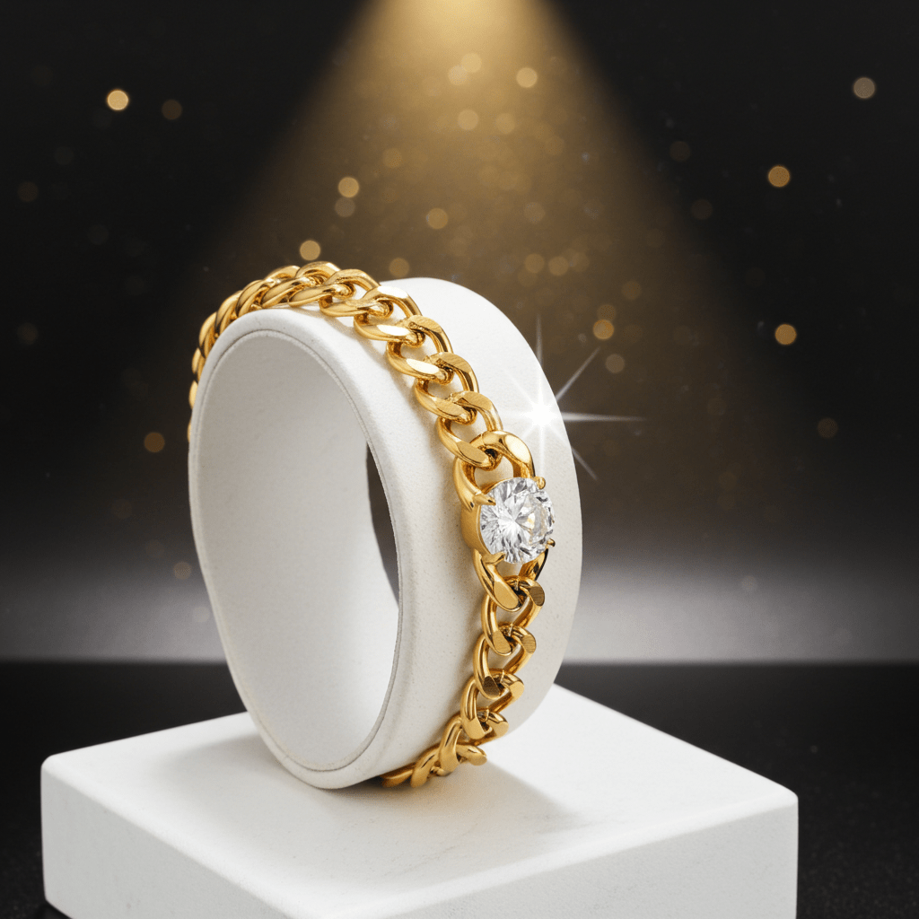 JATDAL Gold: Cuban Link Bracelet with a Dazzling Moissanite Centrepiece - MacroPanora