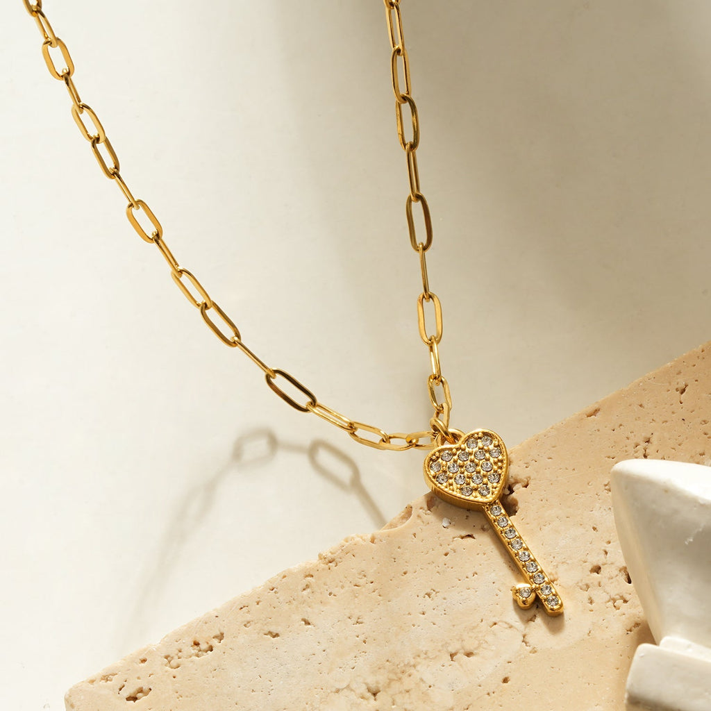 JAZRINA Gold: Pavé Key & Heart Pendant on a Paper Clip Chain Necklace - MacroPanora