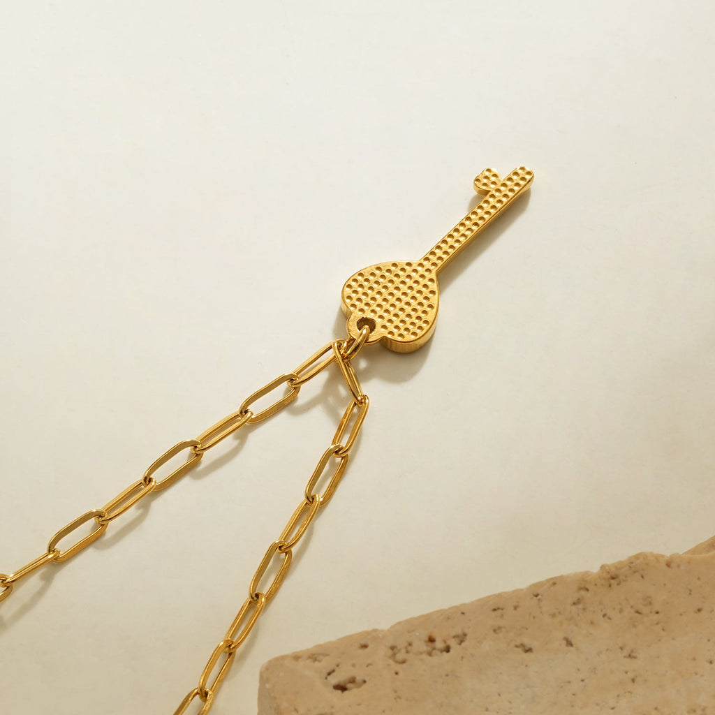 JAZRINA Gold: Pavé Key & Heart Pendant on a Paper Clip Chain Necklace - MacroPanora