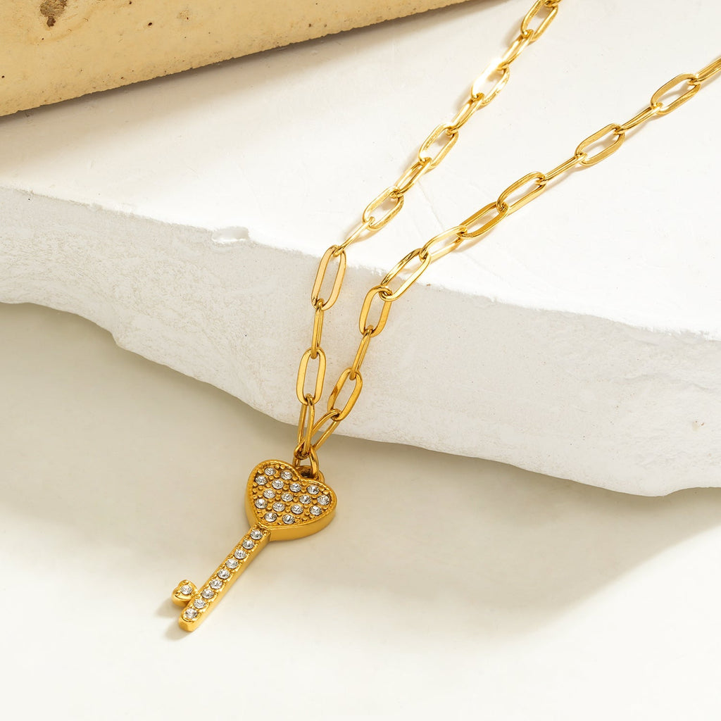 JAZRINA Gold: Pavé Key & Heart Pendant on a Paper Clip Chain Necklace - MacroPanora
