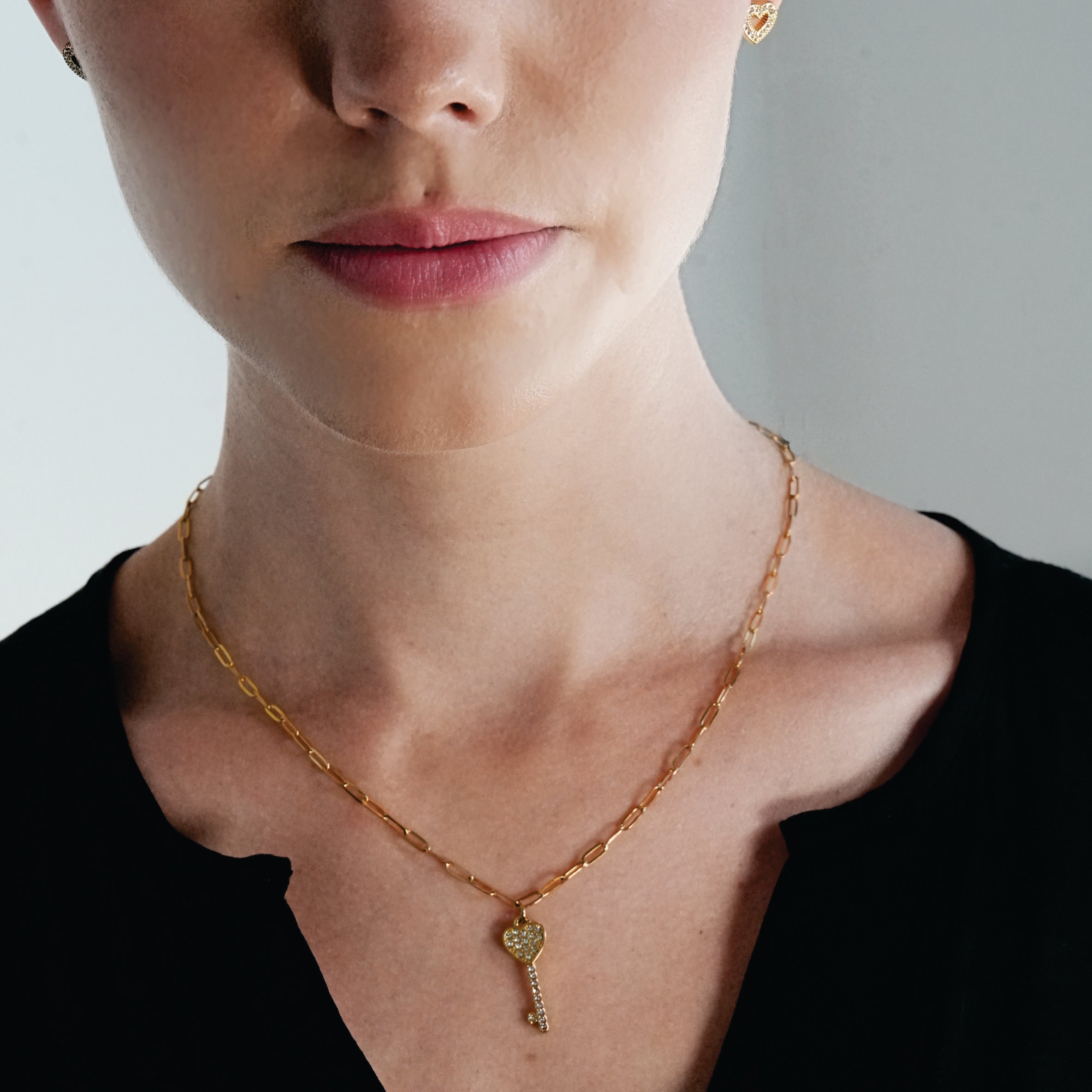 JAZRINA Gold: Pavé Key & Heart Pendant on a Paper Clip Chain Necklace - MacroPanora
