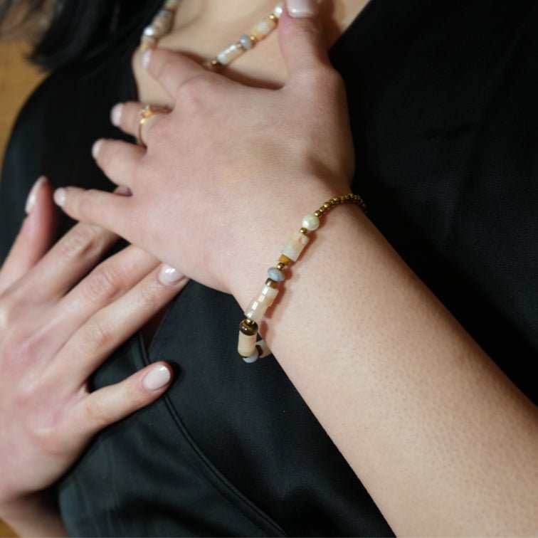 JERASA: Chalcedony Stones, Fresh Water Pearls & Gold Ball - Beaded Bracelet. - MacroPanora